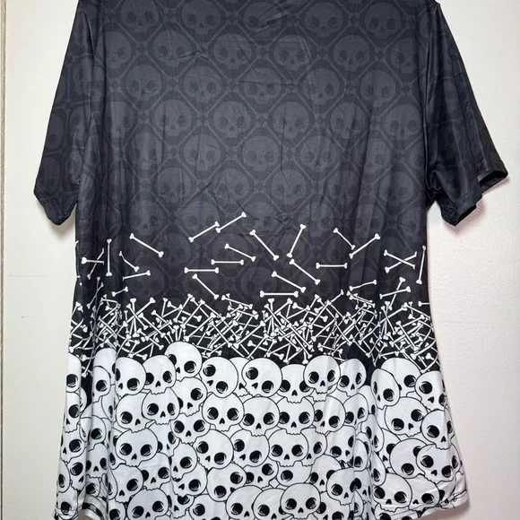 NWT Roshop Women’s Skull Bones Black & White Polyester Blouse Size XLarge - Picture 4 of 4